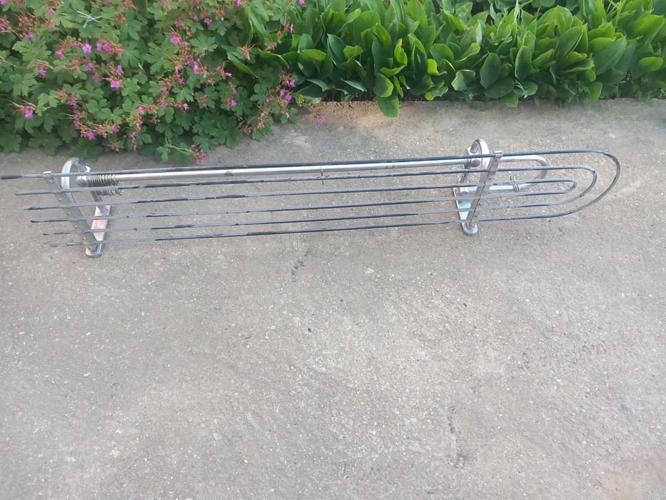 Продавам закачалка за дрехи