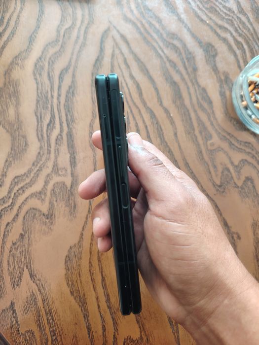 Samsung galaxy Z fold 3 5G madel