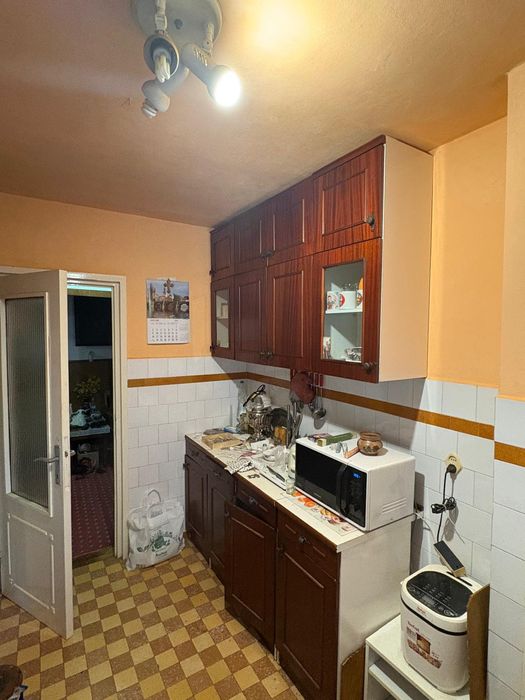 Vînd apartament 2 camere tip AN lîngă PiațaRogerius  Oradea.