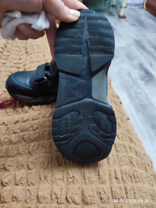 Продам зимние ботинки