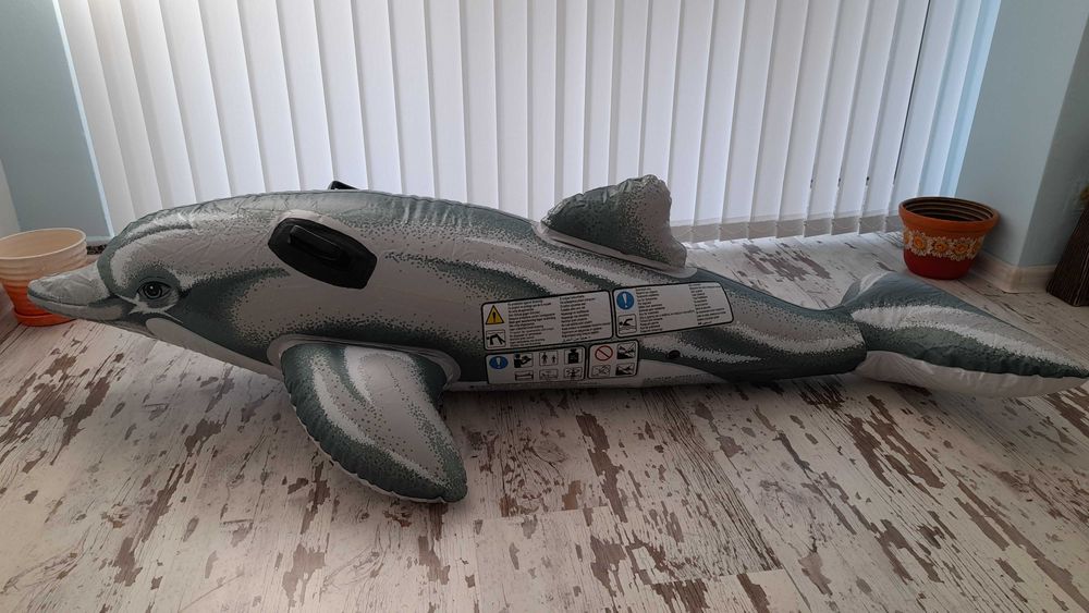 Надуваем делфин за плаж или басеин