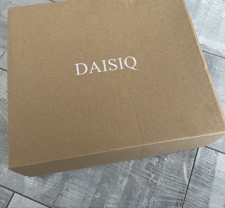 Високи черни остри ботуши с дебел ток