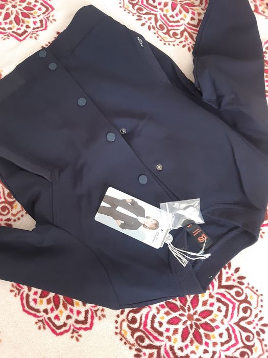 Продам бомбер,рост 128