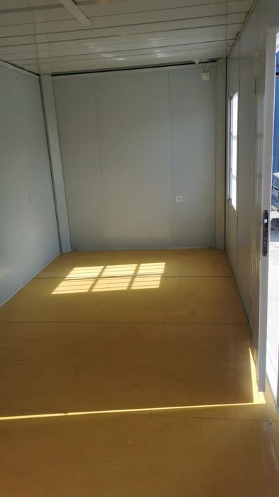 Container maritim sau de tip birou