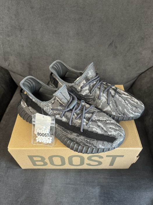 Yezzy 350v2 Dark Salt