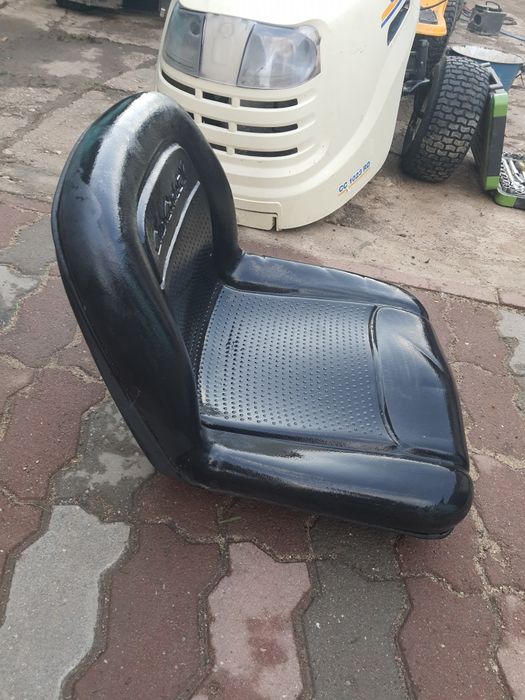 Scaun de tractor gazon sau utilaj in stare buna.
Se potrivește pe mai multe modele.
Nu trimit în tara.
