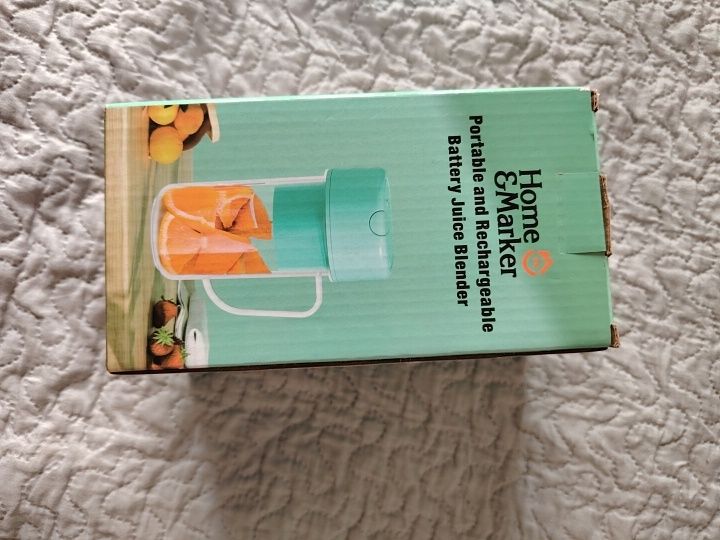 Удобен и практичен блендер.