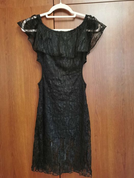 Черна дантелена къса рокля