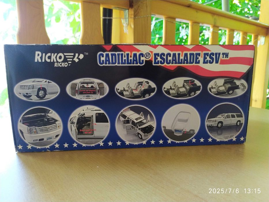 1 : 18 Метален модел на Cadillac Escalade ESV 2003, Ricko