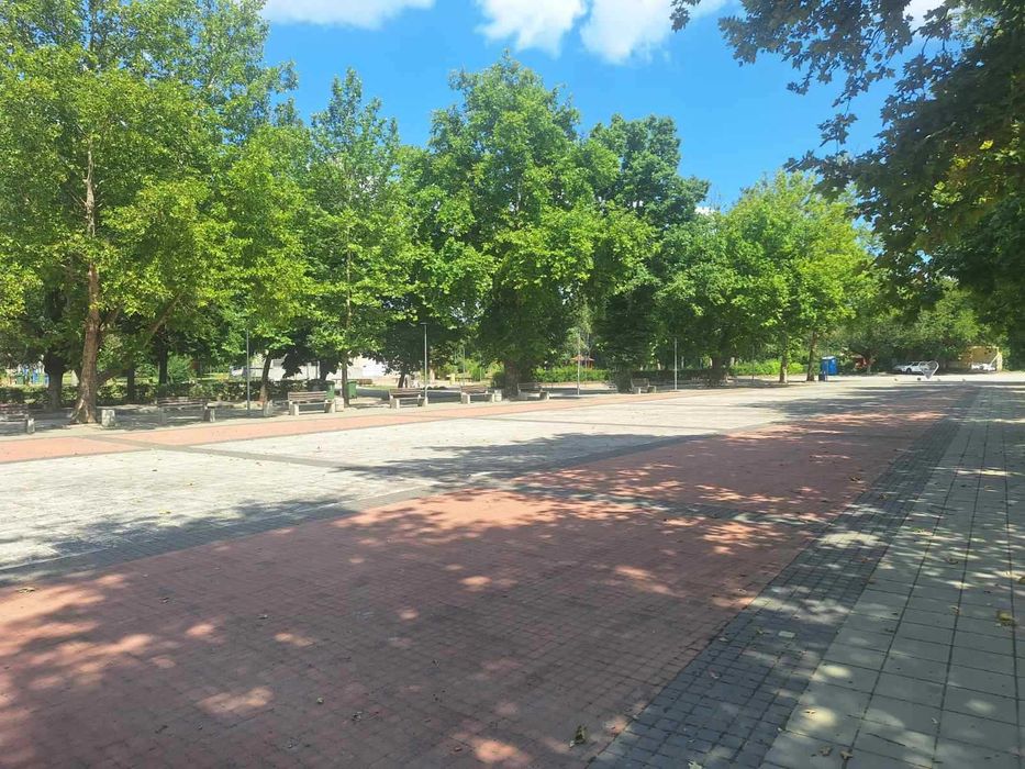 Парцел на главната улица в с.Козаревец