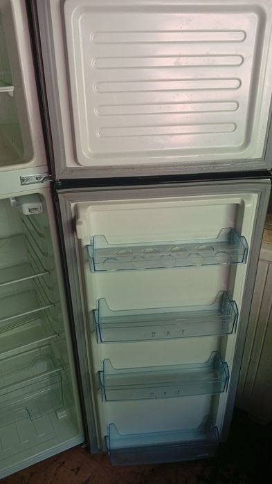 Холодильник почти новый, за 90 тыс