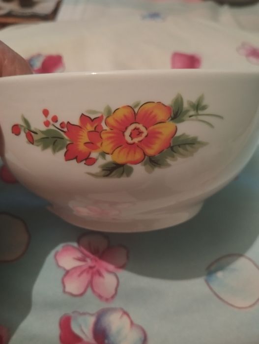 Продам чашки форфор.