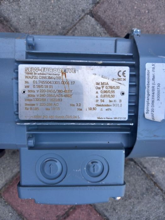 Motor electric cu reductor
