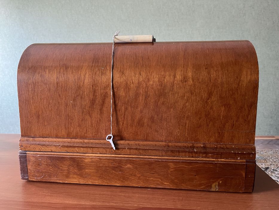 Антикварна ръчна шевна машина UNION