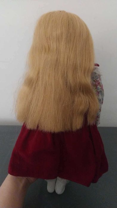 колекционерска порцеланова кукла