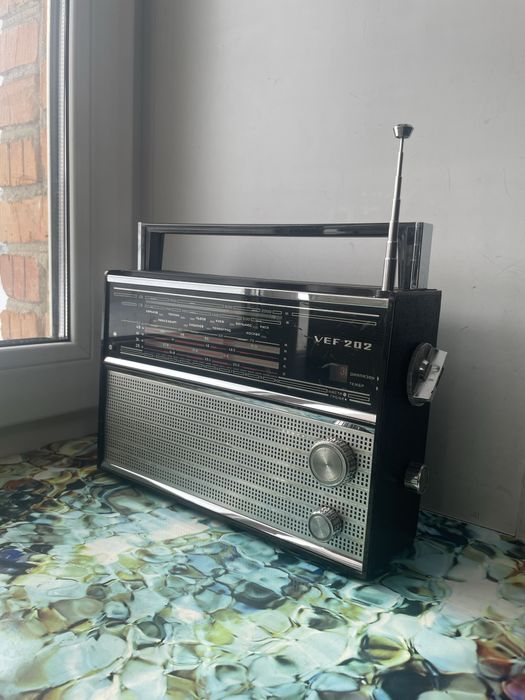 Советский радиоприемник Вэф-202