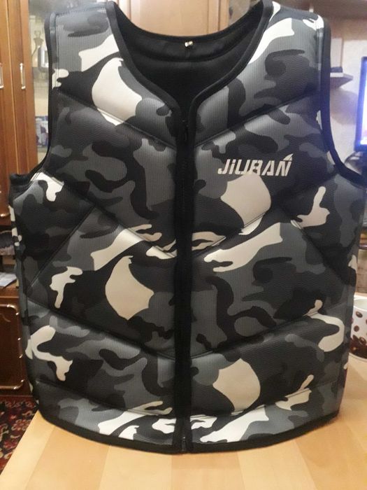 спасательный жилет