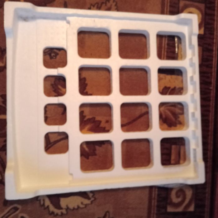 Продам картон новый 1000т.р.депо Локомот.