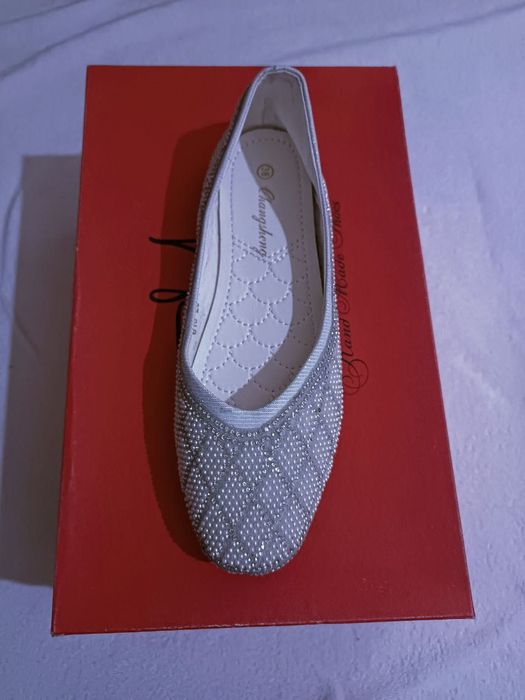 Женский  туфли и один банный халат