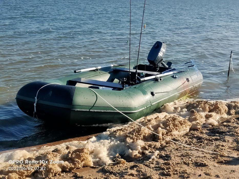 Продам лодку Аква 3200 СКК
