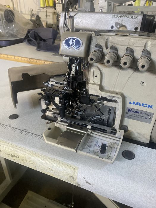 Masina de surfilat cu 2 ace si 5 fire -Marca jack