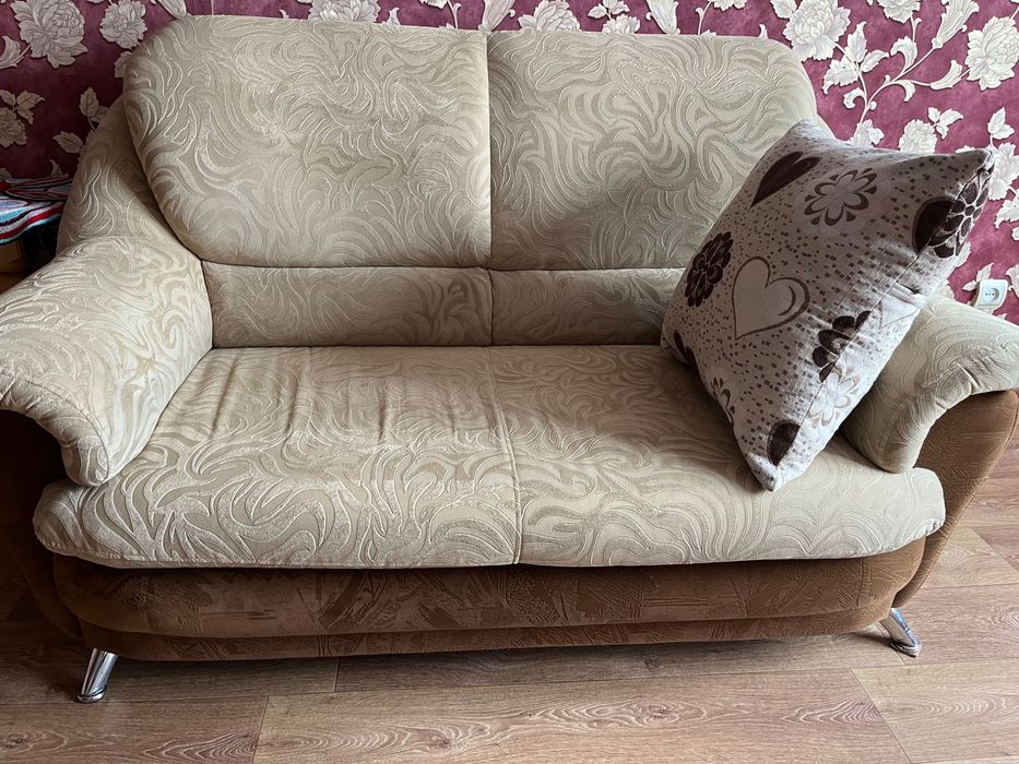Продам диванчик не раскладной