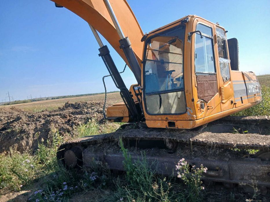 Продам Экскаватор