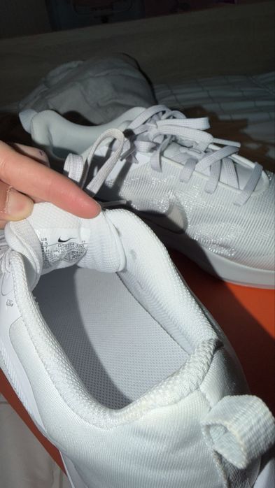 Чисто нови Nike обувки