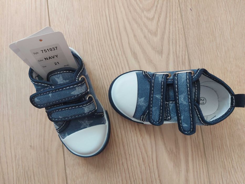 Нови Детски гуменки с лепенк. Маратонки БЕБЕ