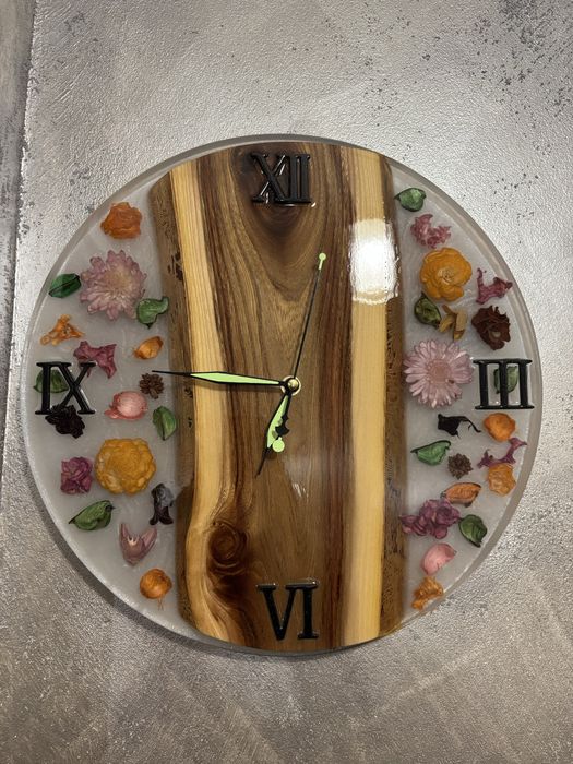 Стенен часовник .