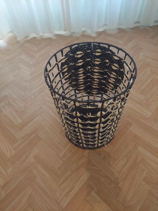 Плетен кош за пране