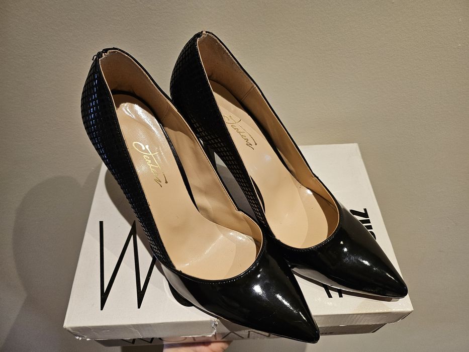 Черни високи токчета