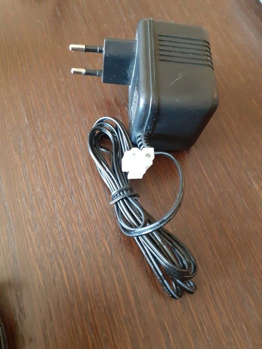 Адаптори за 220 волта