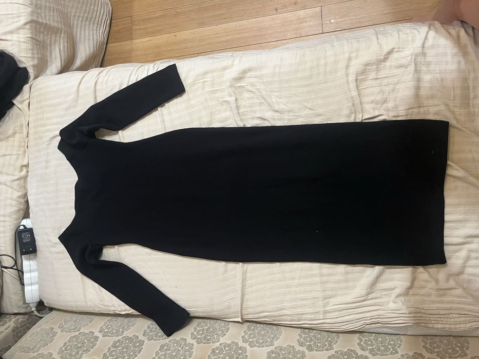 черна рокля по тялото