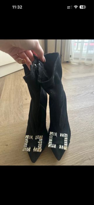 Botine cu toc transparent