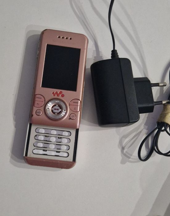 Telefon Slide Sony Ericsson fără tastatura