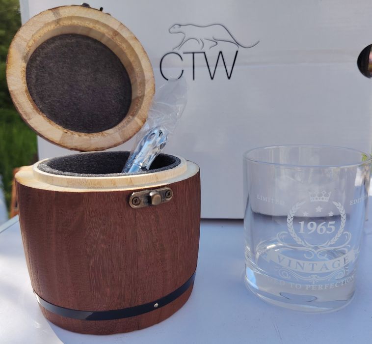 Pahar wisk3y cadou pt persoane născute în  1965