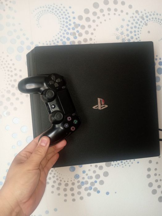 Срочно продам playstation 4 pro