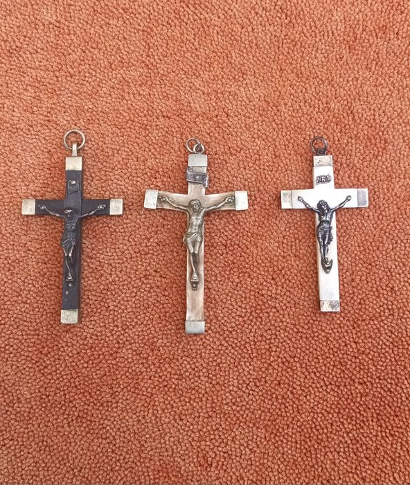 Lot 3 Cruciulițe vechi 3 Cruciulițe vechi,