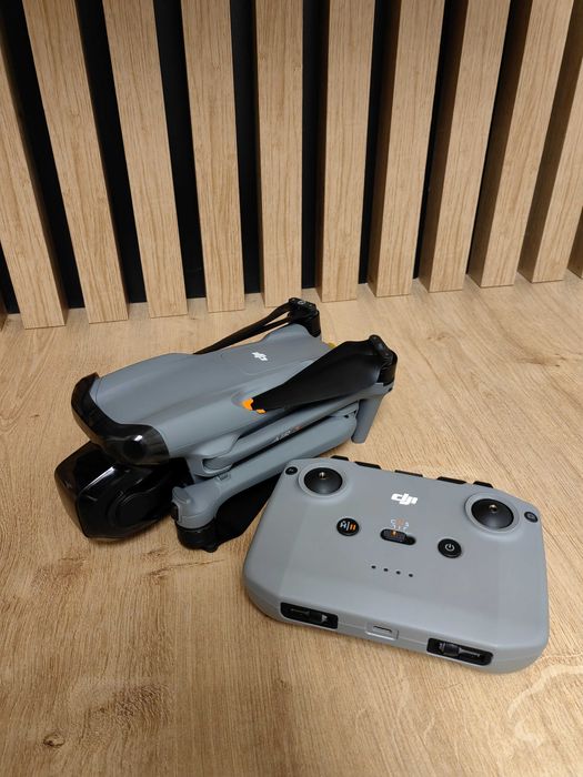 DJI Air 3 Drona 4 K cu Telecomanda DJI RC-N2