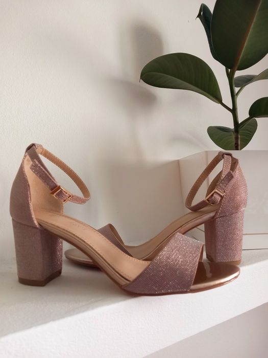 Pantofi super comozi și eleganți