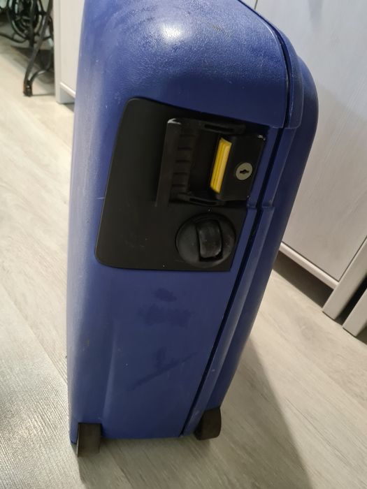 Продам чемодан 60×50×19