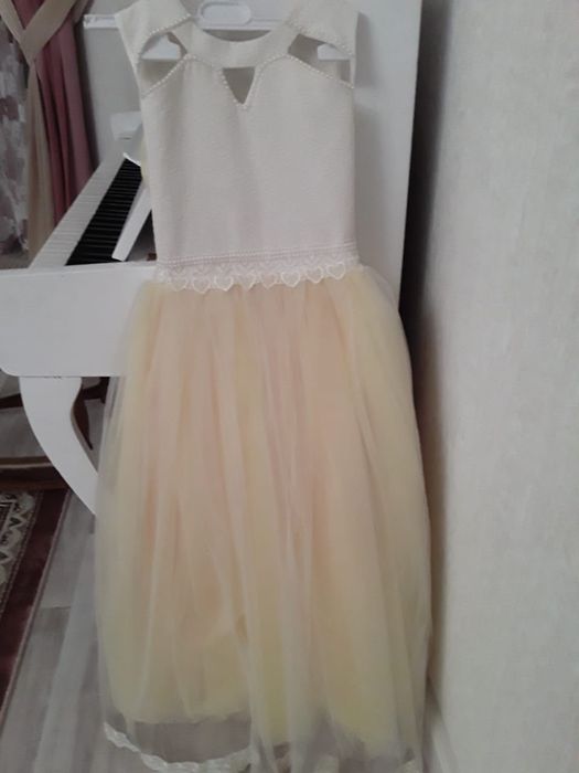 Красивое новое Платье для девочки на 8 марта