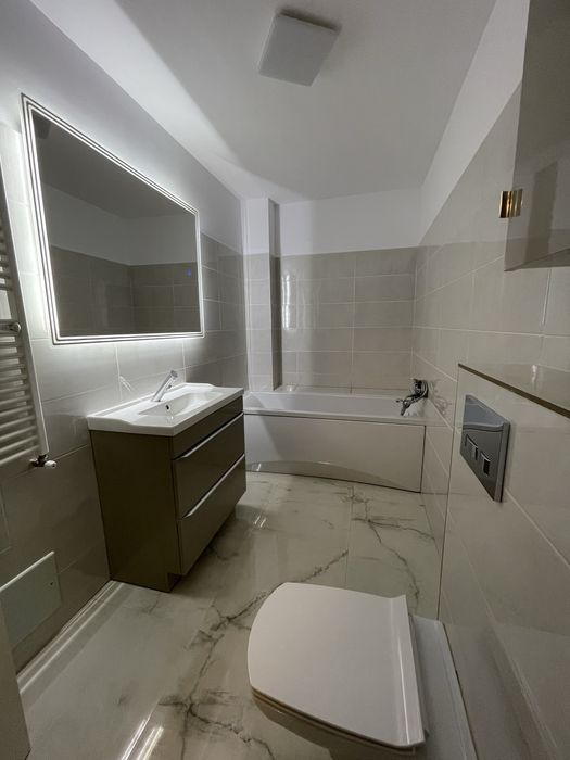 Inchiriez apartament