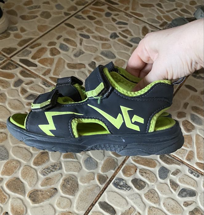 Детская обувь разная