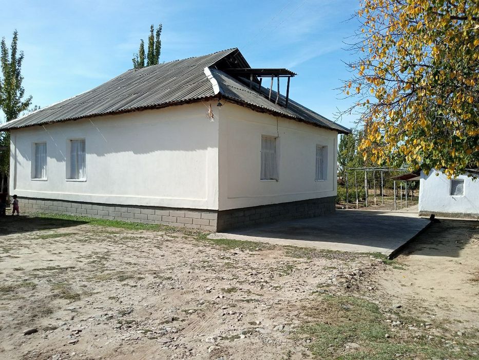 Уи сотилади!узимизники.хавоси тоза яхши жойда.