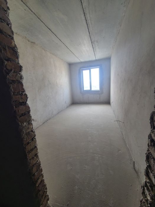 Зарафшон гостиница олдидан 7 каватли домдан квартира