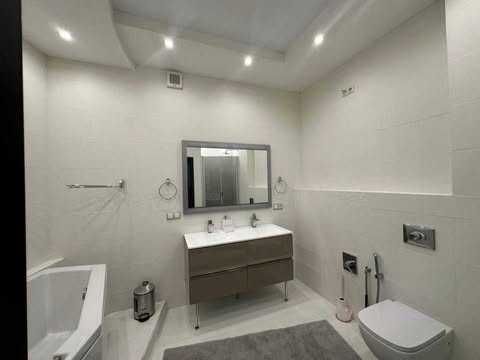 Продава се Двустаен апартамент в София, Център - 67 кв.м за 2821 €/кв.м - Снимка #2