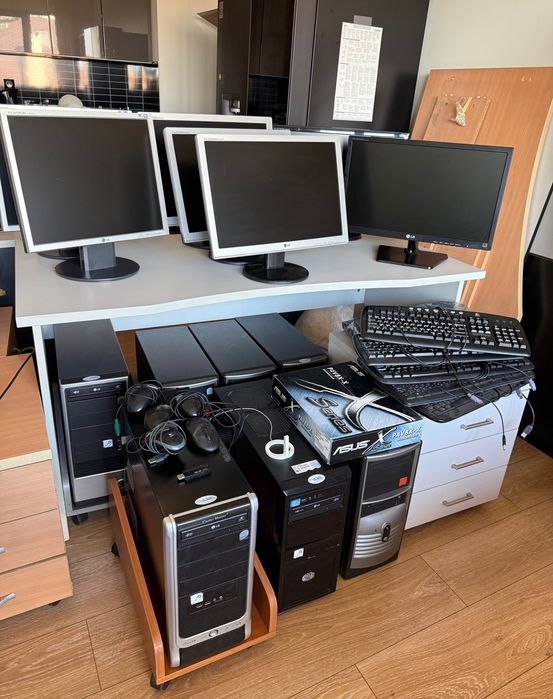 7 бр. настолни компютърни комплекта LG – монитор, клавиатура и мишка