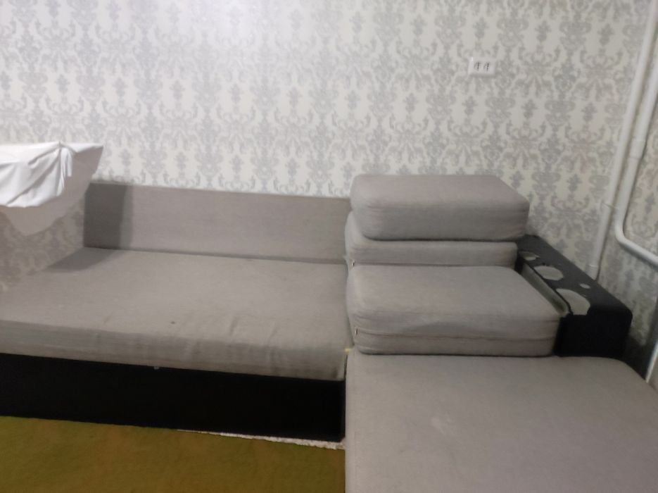 Отдам даром диван угловой